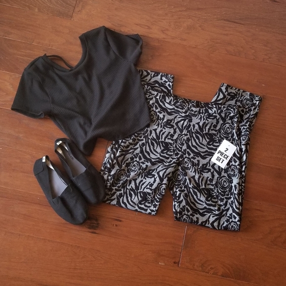 Lunachix Two Piece Set Womens Large Black Floral Leggings Cropped Top Nwt - Picture 1 of 14